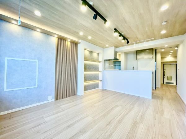 Renovated 2LDK Apartment in Yushima, Bunkyo Ward, Tokyo - Thumbnail 2