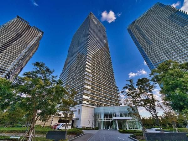 2LDK Apartment for Sale in Harumi, Chuo-ku, Tokyo - 85m² - Thumbnail 3
