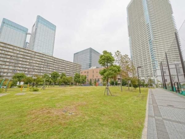 2LDK Apartment for Sale in Harumi, Chuo-ku, Tokyo - 85m² - Thumbnail 4