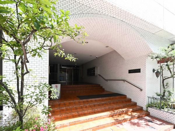 Renovated 1LDK Apartment in Chiyoda-ku, Tokyo - Thumbnail 2