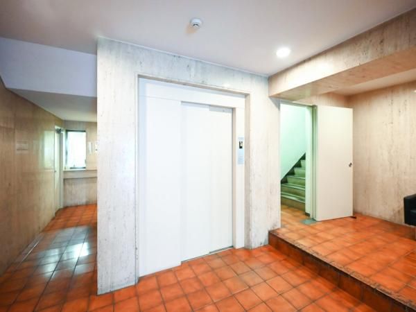 Renovated 1LDK Apartment in Chiyoda-ku, Tokyo - Thumbnail 3