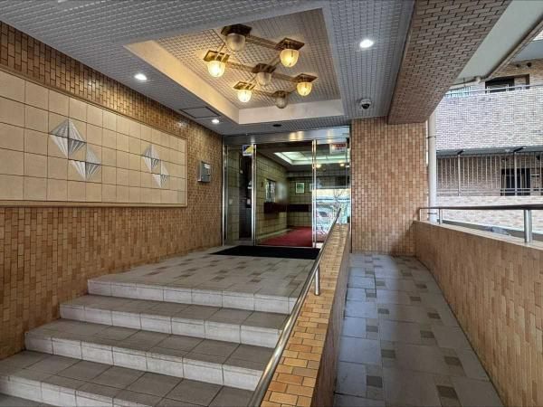 Renovated 1LDK Apartment in Hiroo, Shibuya, Tokyo - Thumbnail 4