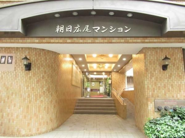 Renovated 1LDK Apartment in Hiroo, Shibuya, Tokyo - Thumbnail 2