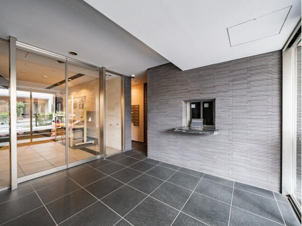 1LDK Apartment for Sale in Ebisu, Shibuya, Tokyo - 57.4m2 - Thumbnail 3