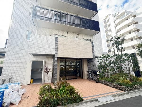 3LDK Apartment for Sale in Higashikasai, Edogawa, Tokyo - Thumbnail 2