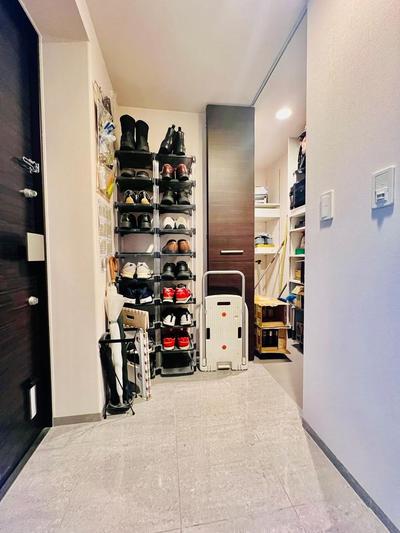 2LDK Apartment for Sale in Higashi-ku, Sapporo, 62.24 sqm — Front_door, Higashi, Hokkaido