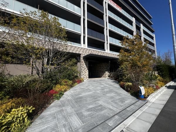 Duo Seine Saitama South 2LDK+2WIC Top Floor Apartment in Warabi - Thumbnail 3