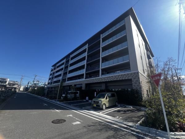 Duo Seine Saitama South 2LDK+2WIC Top Floor Apartment in Warabi - Thumbnail 2