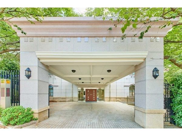 1LDK Apartment for Sale in Shirokane, Minato-ku, Tokyo - Thumbnail 2
