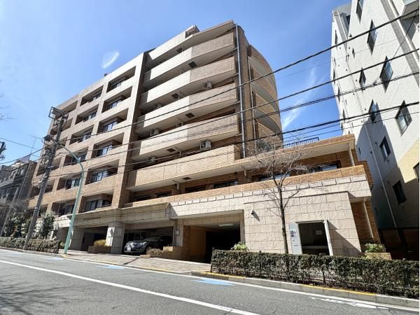 Renovated 2LDK Apartment in Ebisu, Shibuya - Thumbnail 3