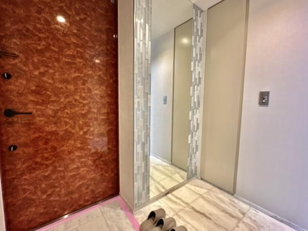 Renovated 3LDK Apartment in Chiyoda-ku, Tokyo - 90.14 sqm - Thumbnail 3