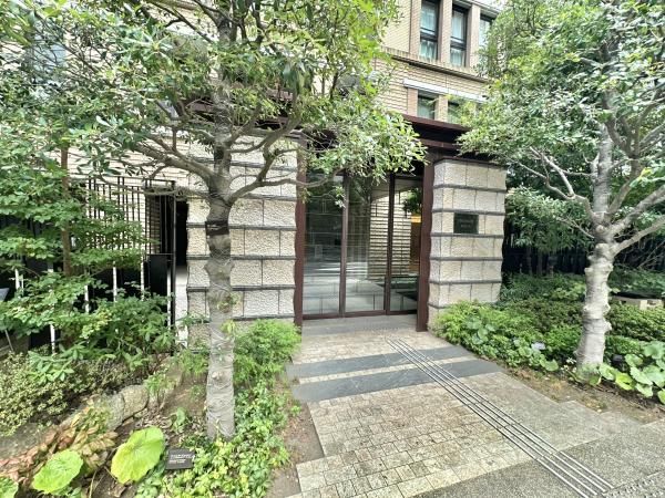 Renovated 3LDK Apartment in Chiyoda-ku, Tokyo - 90.14 sqm - Thumbnail 4