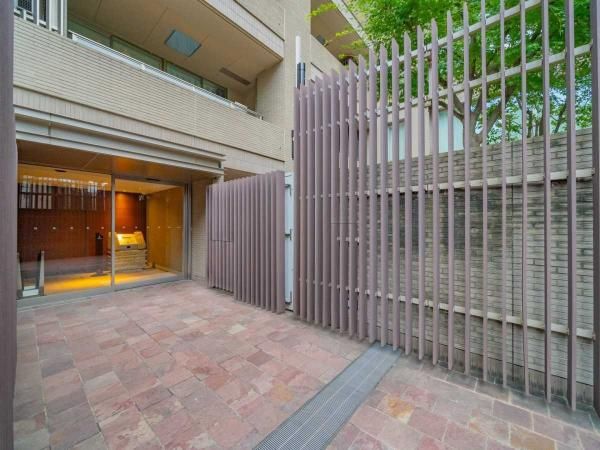 62m2 1LDK Apartment for Sale in Azabudai, Minato-ku, Tokyo - Thumbnail 4