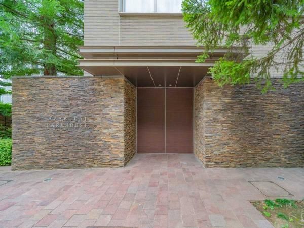 62m2 1LDK Apartment for Sale in Azabudai, Minato-ku, Tokyo - Thumbnail 3