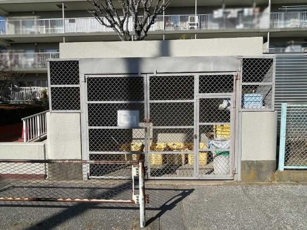 Renovated 3LDK Apartment with Private Garden in Koshigaya - Thumbnail 2