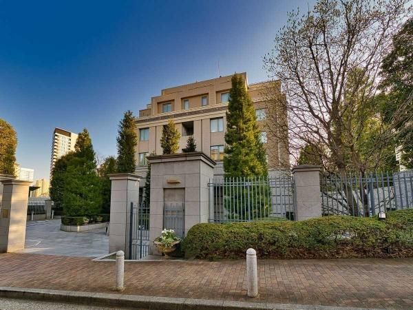 3LDK 168.54m2 Apartment for Sale in Minato-ku, Tokyo - Thumbnail 2