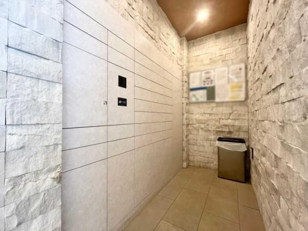2LDK Apartment for Sale in Yotsuya-Sakamachi, Shinjuku - Thumbnail 3