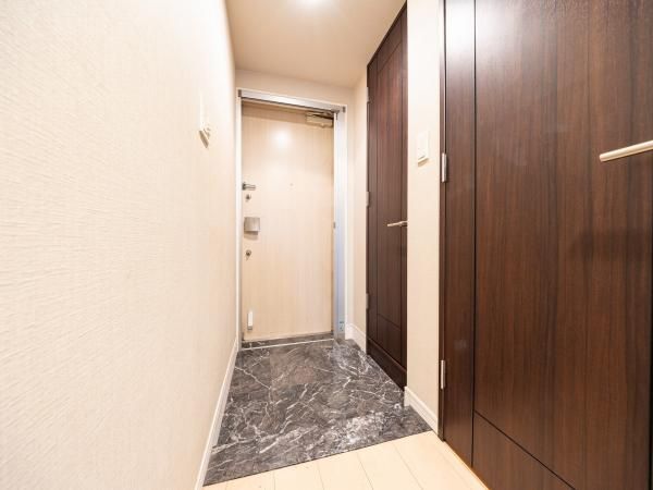 2LDK Apartment for Sale in Kachidoki, Chuo-ku, Tokyo - 60.38m2 - Thumbnail 4
