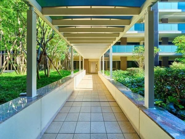 3LDK Apartment for Sale in Meguro-ku, Tokyo - Thumbnail 3