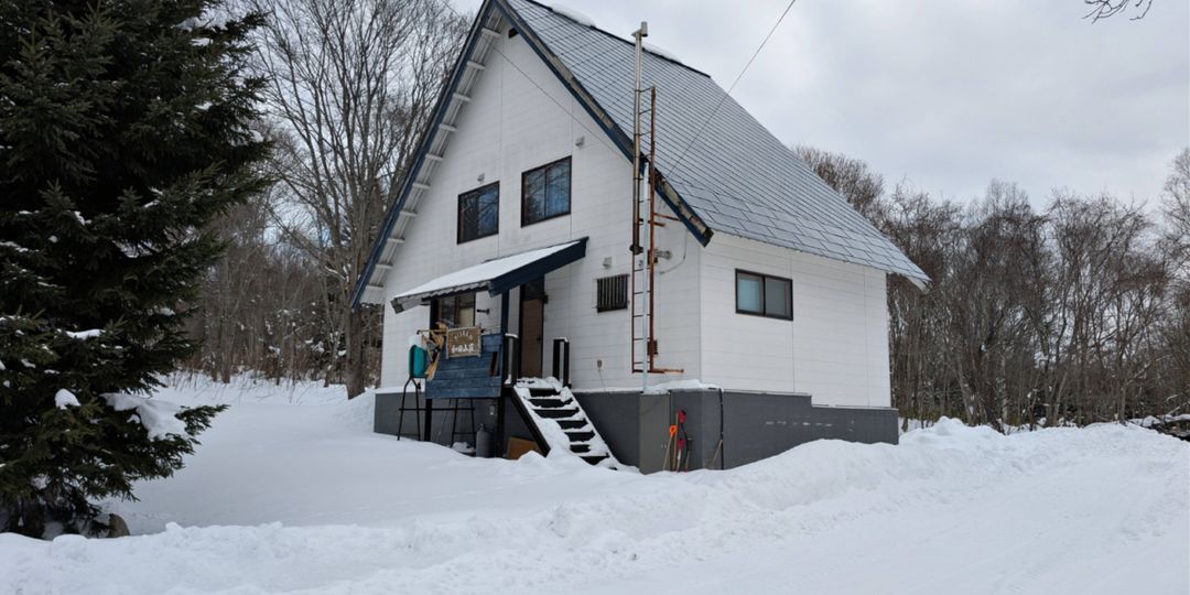 Royal Town Classic Ski Cabin for Sale in Niseko, Hokkaido - Thumbnail 3