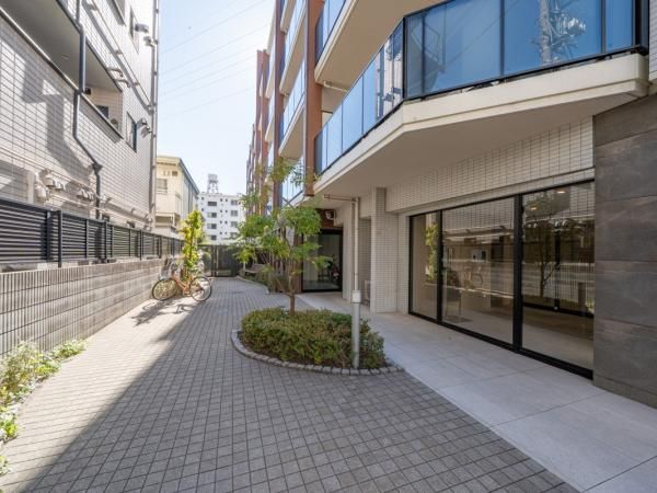 2LDK Apartment for Sale in Nishi-Kameari, Katsushika, Tokyo - Thumbnail 4