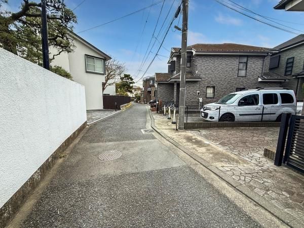 Land with Existing House for Sale in Kamakura's Zaimokuza - Thumbnail 4