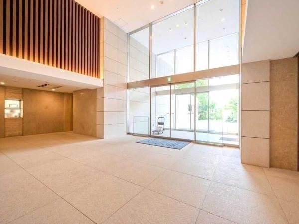 2LDK Top-Floor Apartment in Akasaka, Minato-ku, Tokyo - Thumbnail 4