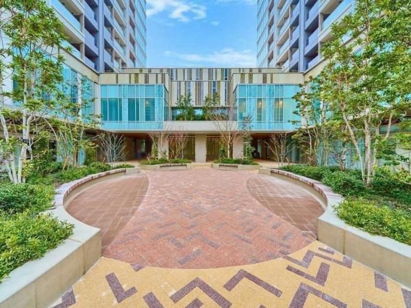 Shirokane The Sky EAST Tower 3LDK Condo in Minato, Tokyo - Thumbnail 2