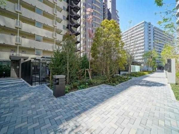 2LDK Apartment in Proud Tower Kawaguchi, Saitama - Thumbnail 3