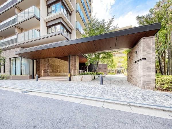 2LDK Apartment in Proud Tower Kawaguchi, Saitama - Thumbnail 4