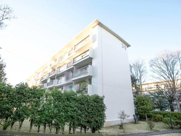 Renovated 3LDK Apartment in Tamapuraza, Yokohama - Thumbnail 2