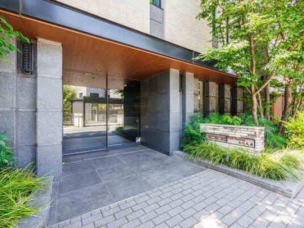 2LDK Apartment for Sale in Shinagawa, Tokyo with Mt Fuji View - Thumbnail 2