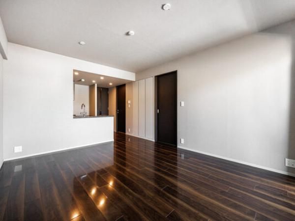 2LDK Apartment for Sale in Shinagawa, Tokyo with Mt Fuji View - Thumbnail 4
