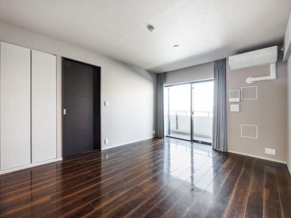 2LDK Apartment for Sale in Shinagawa, Tokyo with Mt Fuji View - Thumbnail 3