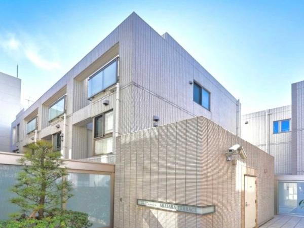 2LDK Apartment for Sale in Akasaka, Minato-ku, Tokyo - Thumbnail 3