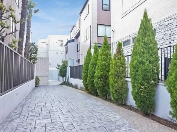 2LDK Apartment for Sale in Akasaka, Minato-ku, Tokyo - Thumbnail 4