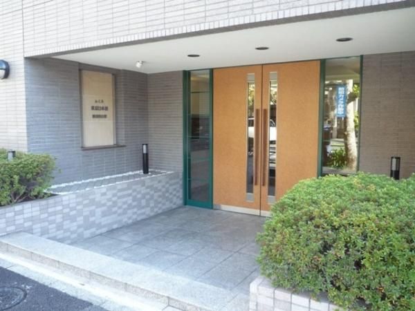 Renovated 2LDK Apartment in Chuo-ku, Tokyo – 52m² - Thumbnail 2