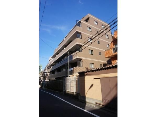 Renovated 1LDK+2S Apartment in Shinjuku, Tokyo - Thumbnail 4
