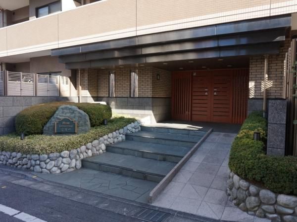 Renovated 1LDK+2S Apartment in Shinjuku, Tokyo - Thumbnail 3