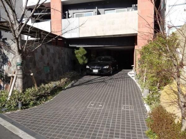 1LDK Apartment for Sale in Ichigaya, Shinjuku-ku, Tokyo - Thumbnail 2