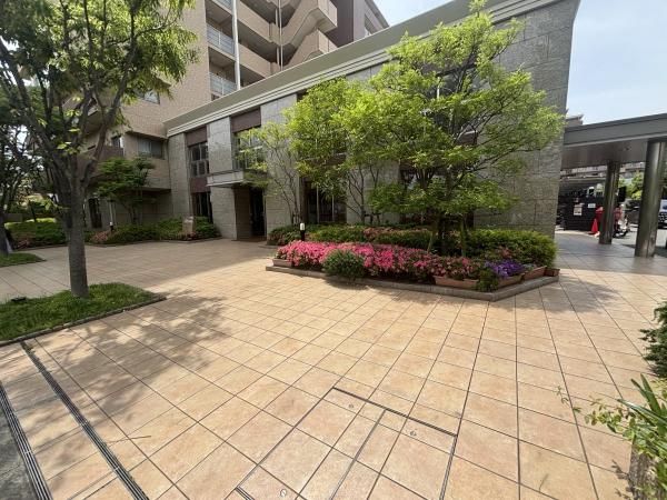 3LDK Apartment with Private Garden in Nishinomiya - Thumbnail 2