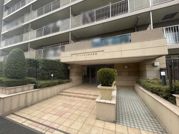 Renovated 2LDK+S Apartment Near Kita-Shin-Yokohama Station - Thumbnail 2