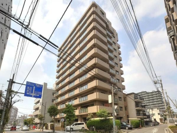 Renovated 3LDK+S Apartment in Urawa, Saitama - Top Floor Corner Unit - Image 1