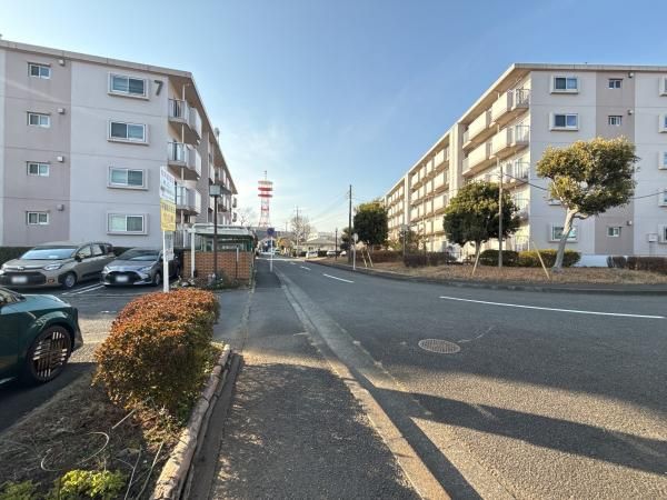 3LDK Renovated Apartment with Private Garden in Atsugi - Thumbnail 4