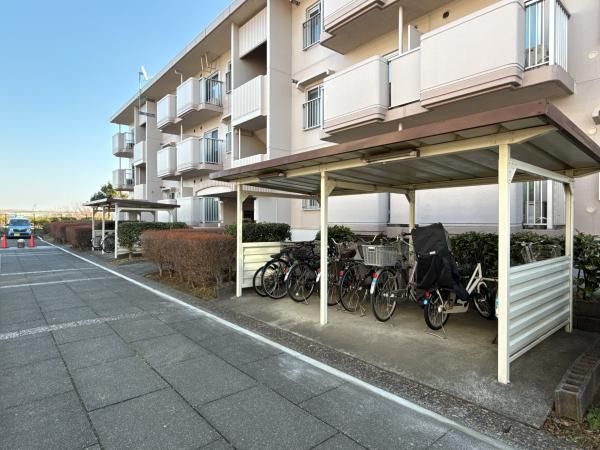 3LDK Renovated Apartment with Private Garden in Atsugi - Thumbnail 3