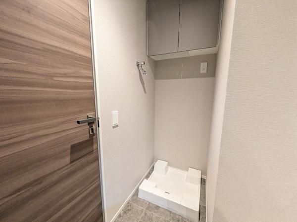 2LDK Apartment for Sale in Yonbancho, Chiyoda, Tokyo – 55.77m² - Thumbnail 2