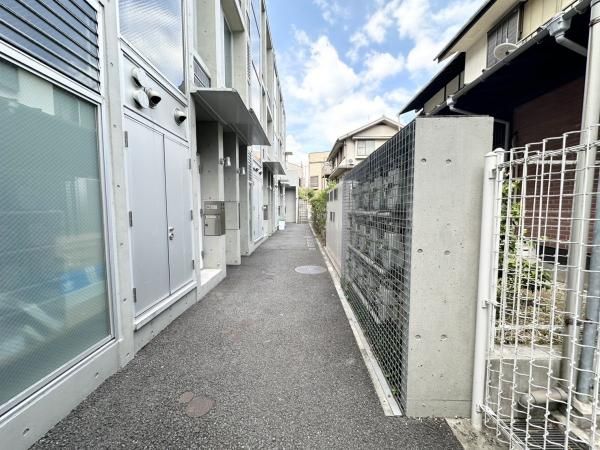 73m2 1LDK Apartment for Sale in Shimomeguro, Meguro-ku - Thumbnail 3