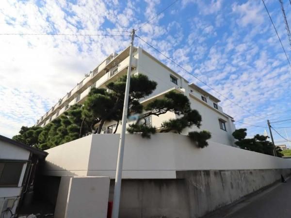 2LDK+S Oceanfront Apartment with Garden in Hiratsuka - Thumbnail 2