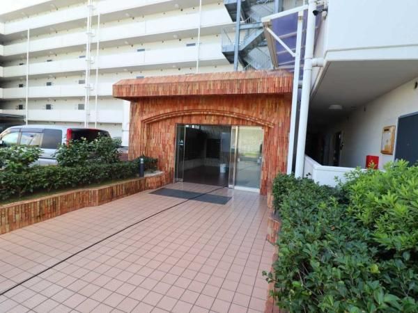 2LDK+S Oceanfront Apartment with Garden in Hiratsuka - Thumbnail 3