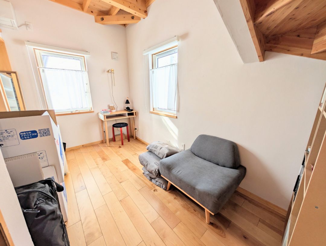 Uni House at Lake Toya: Scandinavian-Style Home with Caldera Lake Views - Thumbnail 4